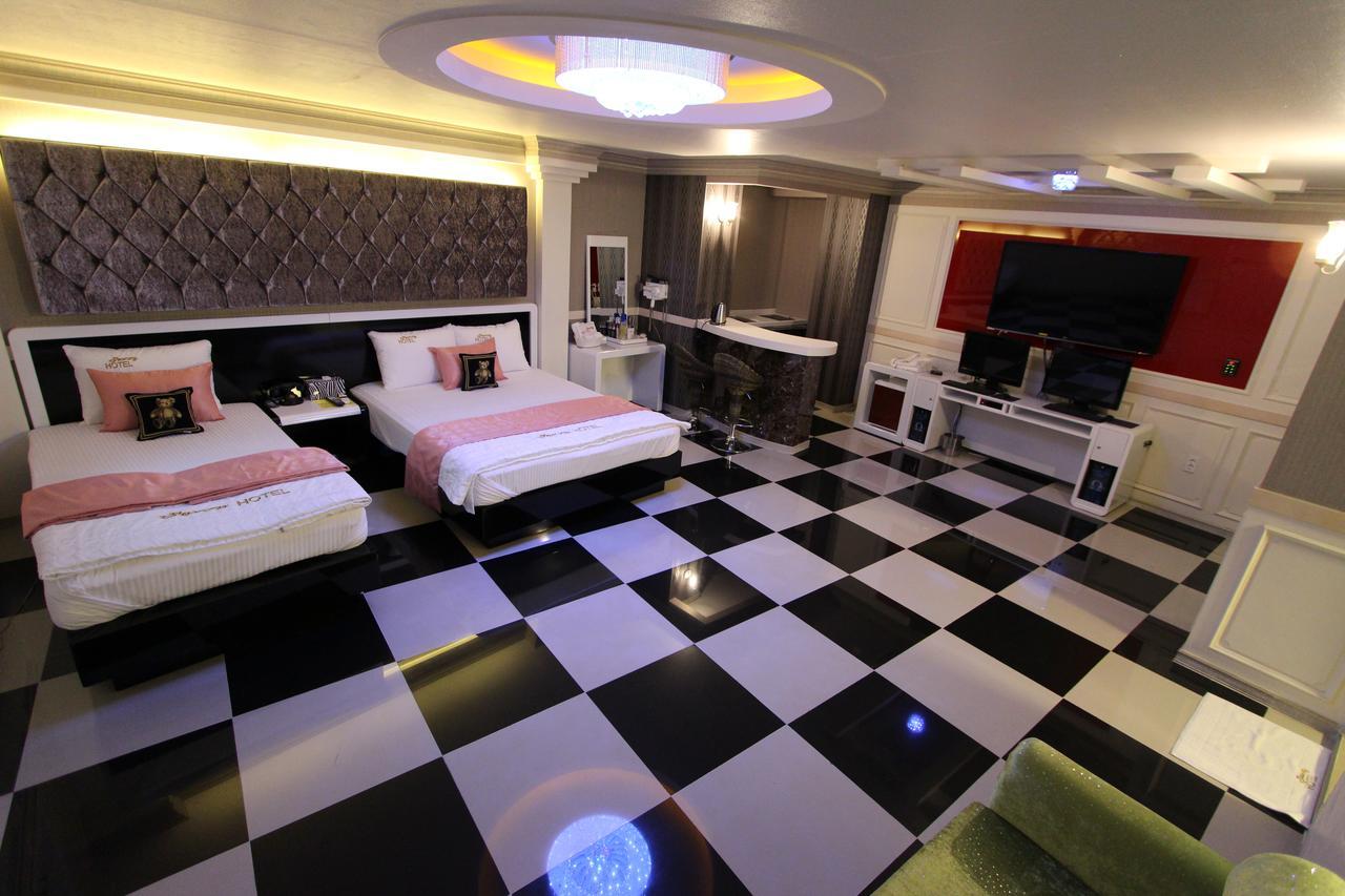 Hotel Savoy Тегу Екстер'єр фото