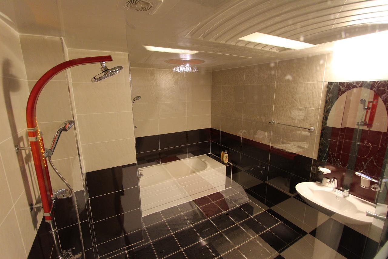 Hotel Savoy Тегу Екстер'єр фото