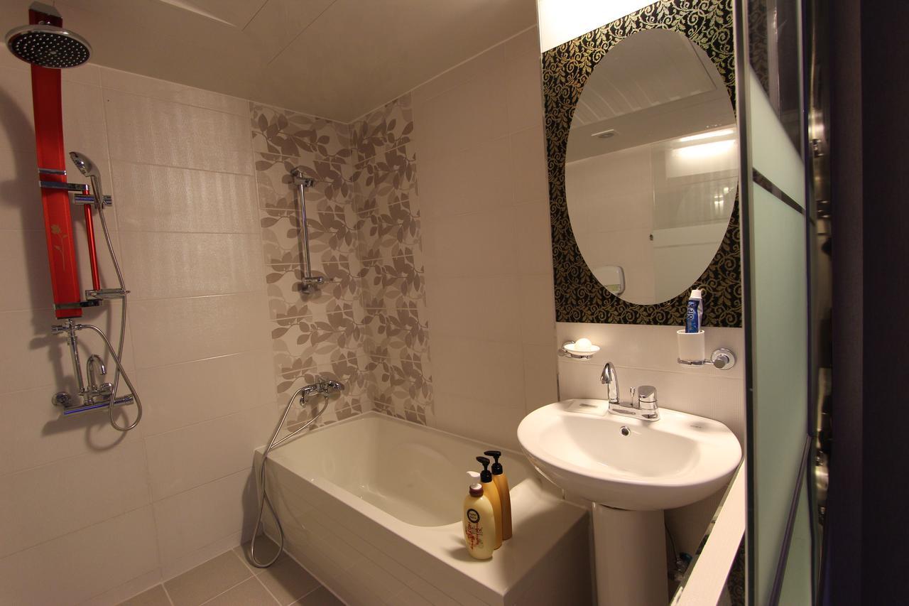 Hotel Savoy Тегу Екстер'єр фото