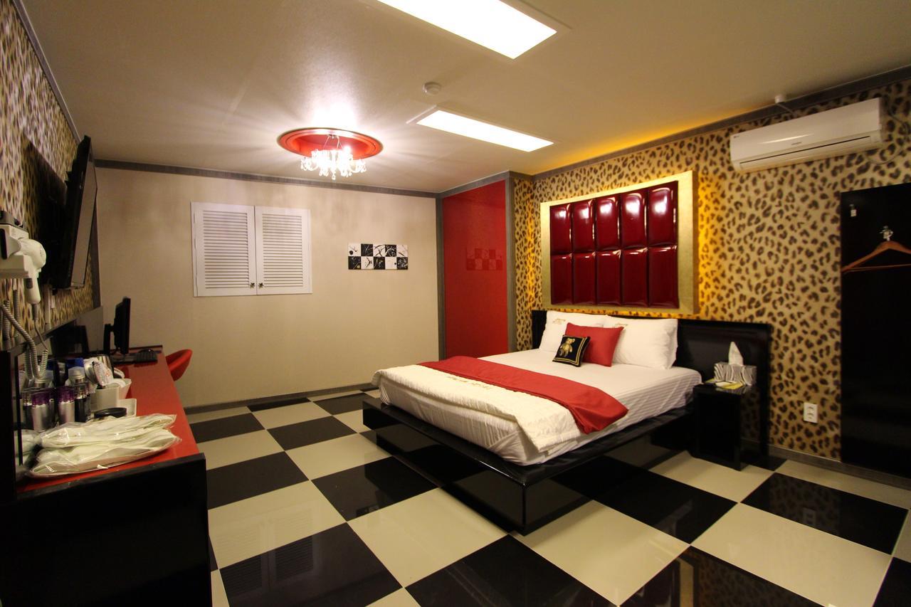 Hotel Savoy Тегу Екстер'єр фото