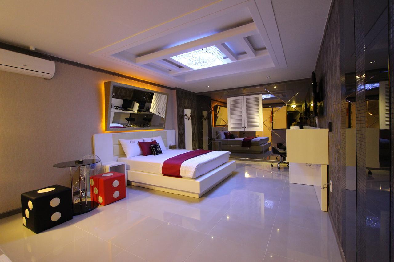 Hotel Savoy Тегу Екстер'єр фото